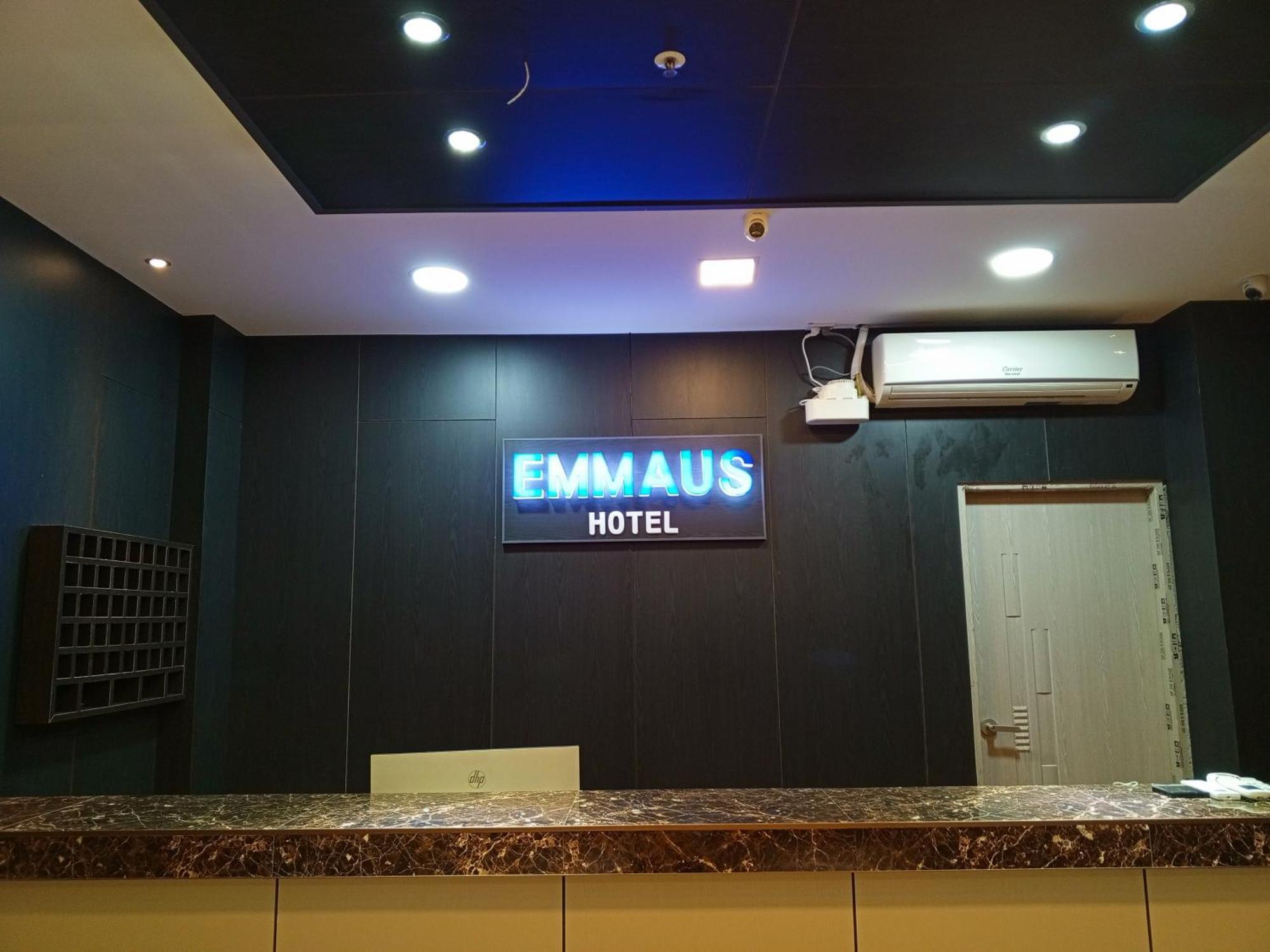 Emmaus Condotel Angeles Exteriér fotografie