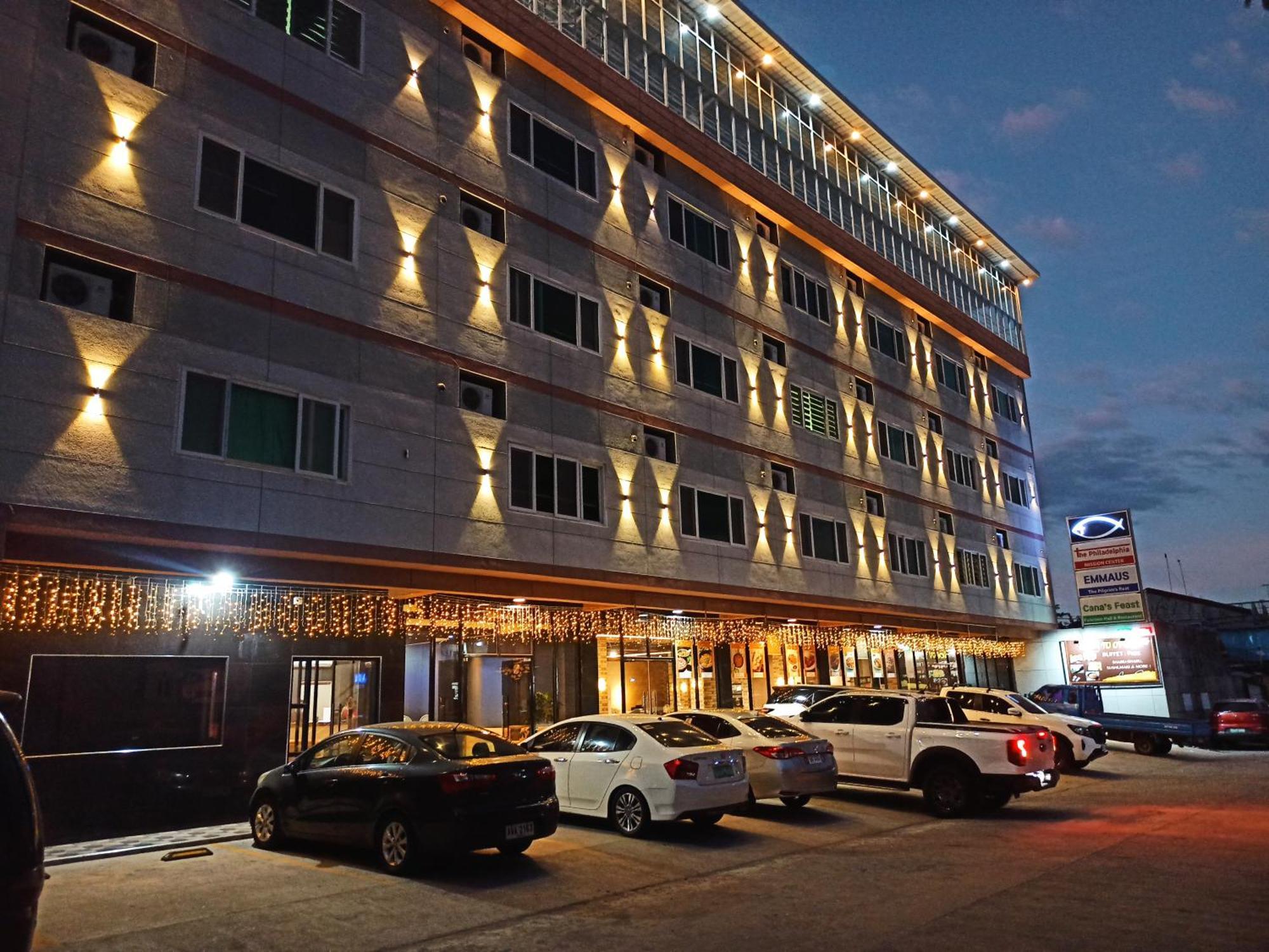 Emmaus Condotel Angeles Exteriér fotografie